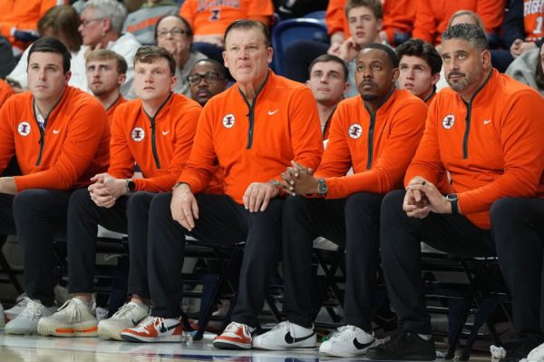 «Мы чуть не потеряли их обоих»: Кэмрин Крокер рассказывает, как ее жена и новорожденный ребенок боролись за жизнь во время выступления команды Иллинойса в Финале четырех.