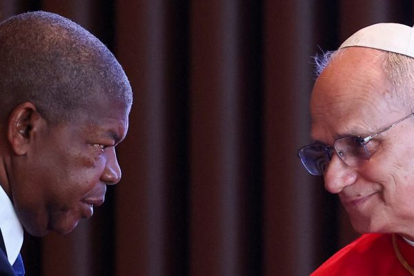 Многие африканские католики с радостью встретили первый визит Лео. Другие же опасаются, что он придал легитимность авторитарным лидерам.