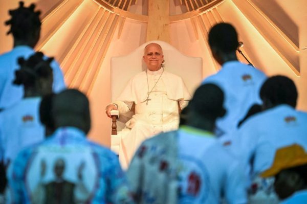 Многие африканские католики с радостью встретили первый визит Лео. Другие же опасаются, что он придал легитимность авторитарным лидерам.