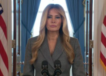 Мелания Трамп резко осудила «ложь», связывающую ее с Эпштейном, и призвала Конгресс провести слушания по делу жертв.