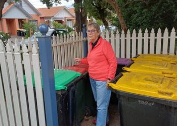 Жители Мельбурна разделились во мнениях по поводу новых правил городского совета по вывозу мусора. Жители Мельбурна разделились во мнениях по поводу новых правил городского совета по вывозу мусора.