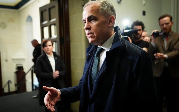 Согласно новому закону, миллионы американцев теперь могут также считаться канадцами.