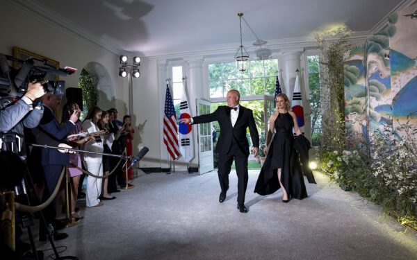 Митч Лэндриё — кандидат в президенты? Бывший мэр Нового Орлеана хочет оценить перспективы выборов 2028 года.