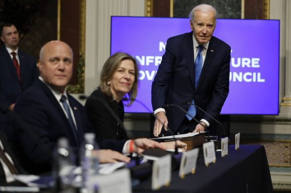 Митч Лэндриё — кандидат в президенты? Бывший мэр Нового Орлеана хочет оценить перспективы выборов 2028 года.