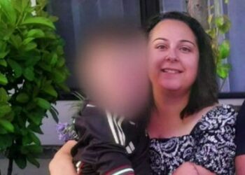 Мать, выдумавшая диагноз рака у своего сына, приговорена к тюремному заключению.