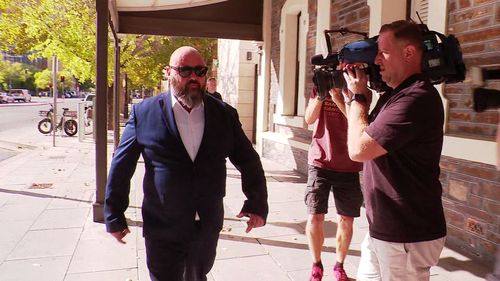 Мать, выдумавшая диагноз рака у своего сына, приговорена к тюремному заключению.