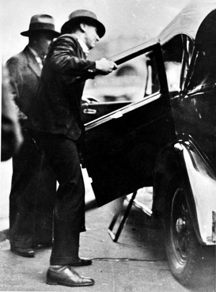 Обвинения в убийстве предъявлены после того, как акула вырвала мужчине из Сиднея.