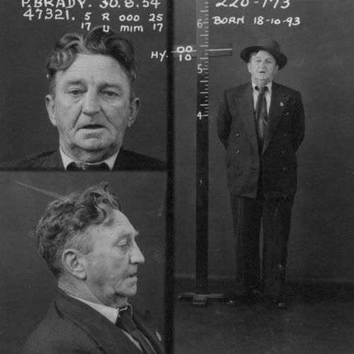 Обвинения в убийстве предъявлены после того, как акула вырвала мужчине из Сиднея.