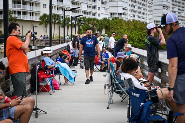 НАСА опубликовало новые снимки захода Земли и затмения, сделанные во время исторического пролета мимо Луны.