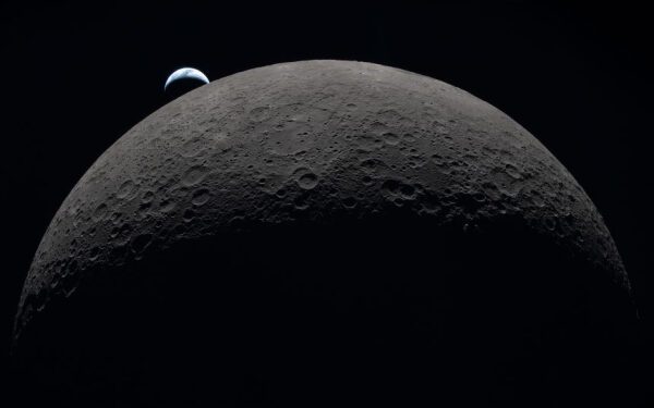 НАСА опубликовало новые снимки захода Земли и затмения, сделанные во время исторического пролета мимо Луны. НАСА опубликовало новые снимки захода Земли и затмения, сделанные во время исторического пролета мимо Луны.