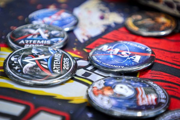 НАСА опубликовало новые снимки захода Земли и затмения, сделанные во время исторического пролета мимо Луны.