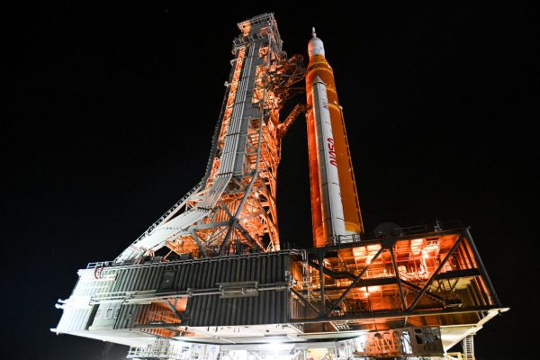 НАСА опубликовало новые снимки захода Земли и затмения, сделанные во время исторического пролета мимо Луны.