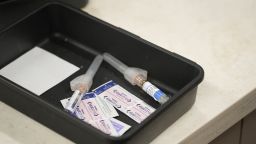 Новые методы тестирования указывают на значительное скрытое распространение кори в США, что угрожает её искоренением.