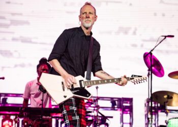 Том Дюмон из группы No Doubt рассказал о раннем диагнозе болезни Паркинсона: «Это была борьба».