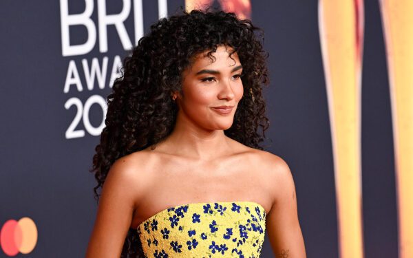 Оливия Дин рассказала, что песня «Man I Need» чуть не стала синглом, хотя ей «она очень нравилась».