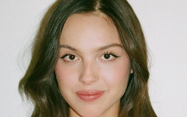 Оливия Родриго начинает свою эру «Sad Lover Girl» с новым синглом «Drop Dead»: слушайте его прямо сейчас!