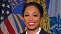 На Капитолийском холме РФК-младший защищает политику в отношении вакцин и продолжающиеся перемены.