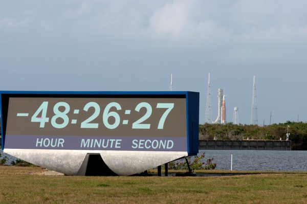 Планируете следить за запуском лунной миссии НАСА? Вот на что стоит обратить внимание.