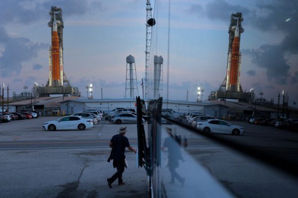 Планируете следить за запуском лунной миссии НАСА? Вот на что стоит обратить внимание.