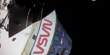 Планируете следить за запуском лунной миссии НАСА? Вот на что стоит обратить внимание.