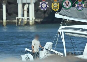 Полиция обнаружила 200 кг кокаина на борту катамарана, плывущего по реке Австралия.