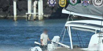 Полиция обнаружила 200 кг кокаина на борту катамарана, плывущего по реке Австралия.