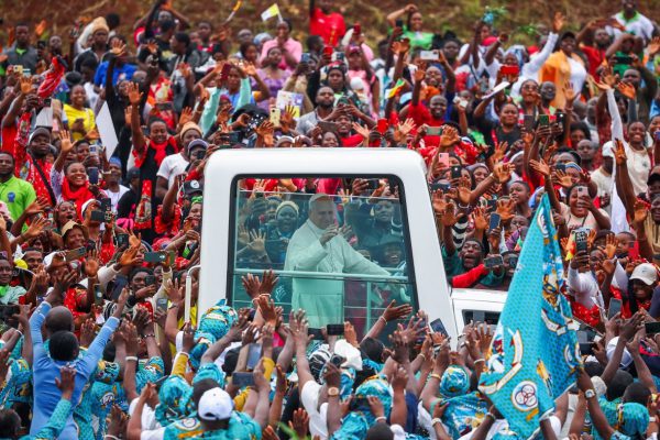 Папа Лев прокомментировал конфликт с Трампом, заявив, что «дебаты» не являются главной темой его поездки в Африку.