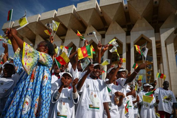 Папа Римский предупреждает о мире, опустошенном «тиранами», после нападок Трампа.