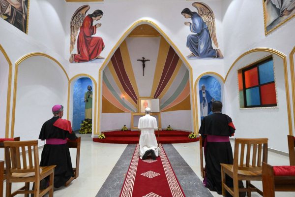 Папа Римский предупреждает о мире, опустошенном «тиранами», после нападок Трампа.