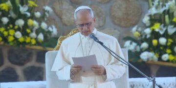 Папа Римский предупреждает о мире, опустошенном «тиранами», после нападок Трампа.