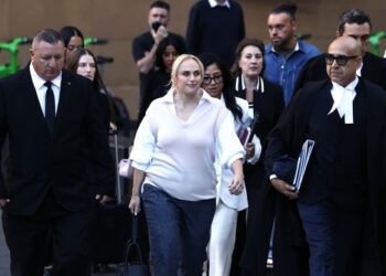 Ребел опровергает ложь о клеветнических сайтах на фоне конфликта вокруг фильма.