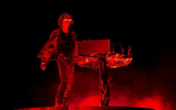 Резз отменил выступление на втором уикенде Coachella: «Я продолжал настаивать, думая, что все будет хорошо». Резз отменил выступление на втором уикенде Coachella: «Я продолжал настаивать, думая, что все будет хорошо».