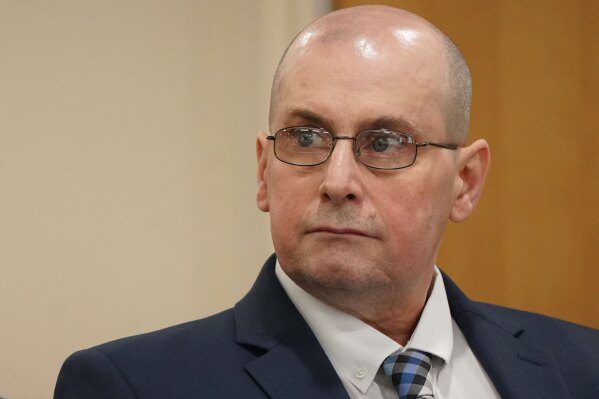 Сосед по комнате обвинен в двух убийствах и исчезновении двух студентов Университета Южной Флориды.