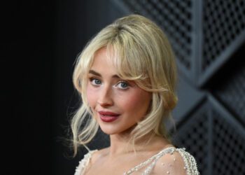 Сабрина Карпентер извинилась за свою реакцию на скандирование толпы на фестивале Coachella: «Теперь я знаю, что такое Загхрута».