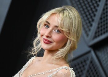 Сабрина Карпентер пригласила Маделин Клайн и Маргарет Куолли для участия в видеоролике «Экскурсия по дому»: посмотрите тизер.