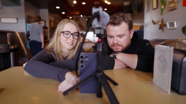 Она не может перестать вести стриминг.