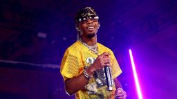 Певец d4vd арестован по подозрению в убийстве 14-летней девочки, тело которой было найдено в его автомобиле Tesla.