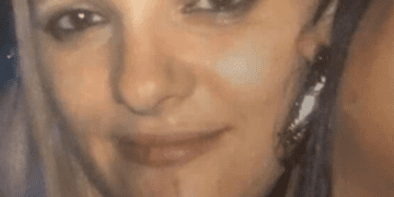 Сына обвиняют в убийстве матери путем нанесения ножевых ранений к северу от Сиднея.