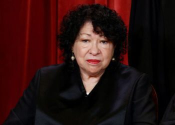 Соня Сотомайор принесла извинения за «оскорбительные» публичные комментарии в адрес Бретта Кавано по вопросам иммиграции. Соня Сотомайор принесла извинения за «оскорбительные» публичные комментарии в адрес Бретта Кавано по вопросам иммиграции.