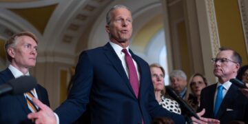 Испания завершила процесс амнистии для потенциально сотен тысяч иммигрантов.