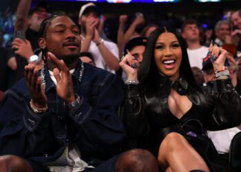 Стефон Диггс посетил концерт Карди Би спустя 2 месяца после того, как спровоцировал слухи о расставании.