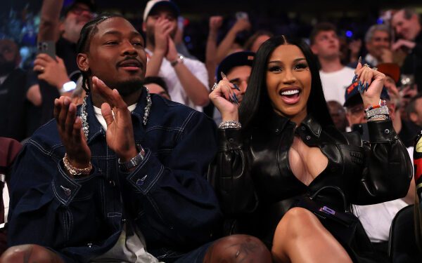 Стефон Диггс посетил концерт Карди Би спустя 2 месяца после того, как спровоцировал слухи о расставании.