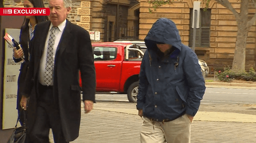 Разочарование пострадавшей от освобождения по условно-досрочному освобождению одного из самых известных педофилов ЮАР