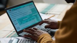 Для некоторых получателей субсидий в рамках Закона о доступном здравоохранении (ACA) время подачи налоговой декларации приносит неожиданности.