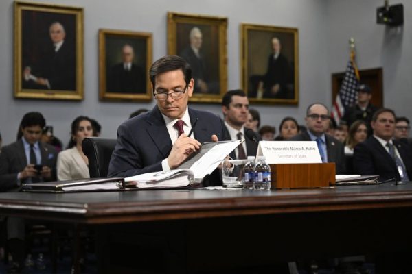 Администрация Трампа резко сократила американскую помощь в области планирования семьи. Вот как это влияет на женщин за рубежом.