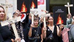 Администрация Трампа резко сократила американскую помощь в области планирования семьи. Вот как это влияет на женщин за рубежом.