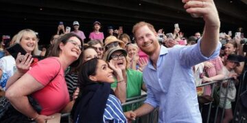 Эти фотографии Гарри и Меган могут создать проблемы для австралийцев.