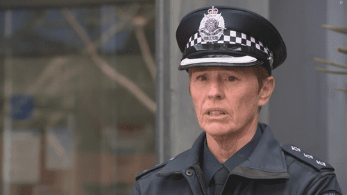 Трое 14-летних подростков арестованы после предполагаемого «трусливого» нападения на подростка в переулке.