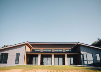 Устав от высоких цен, некоторые американцы импортируют дома напрямую из Китая.