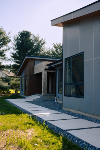 Устав от высоких цен, некоторые американцы импортируют дома напрямую из Китая.